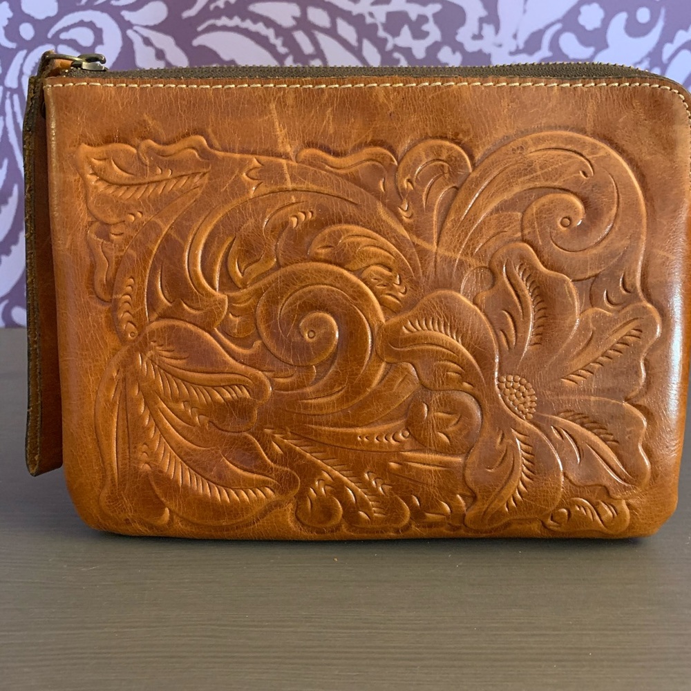 Patricia Nash wristlet🌻